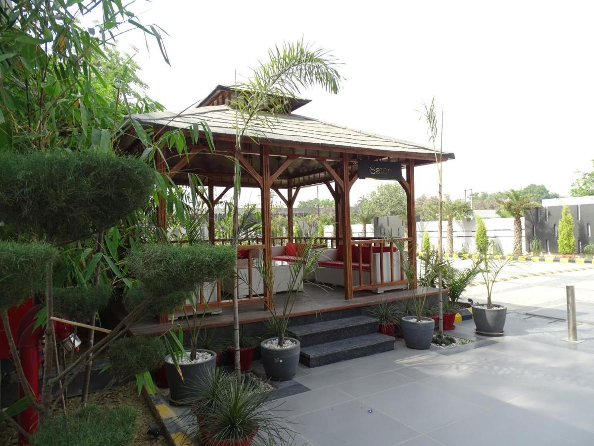 The Grand Arc Hotel & Convention Centre Shahjahanpur Luaran gambar